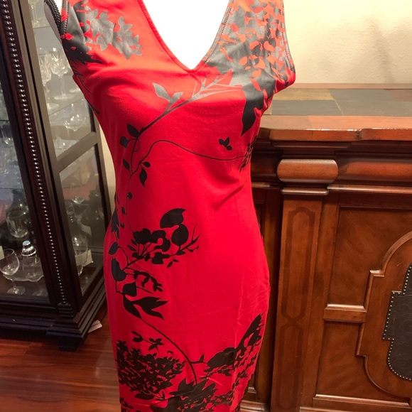 Women’s red dress with beautiful print - Picture 2 of 3